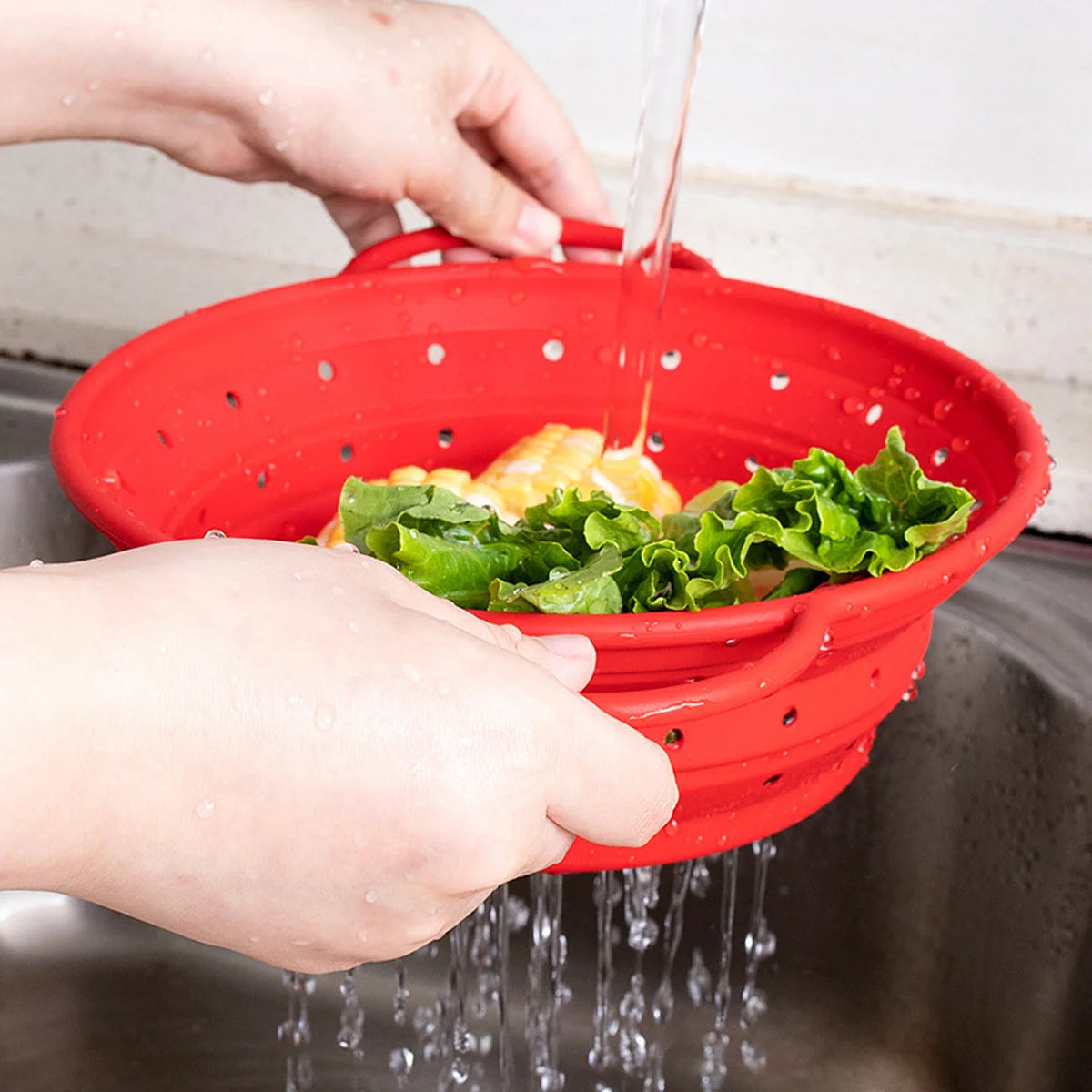 Keep your kitchen tidy and tidy with our collapsible silicone drain basket - available in a variety of colors and sizes