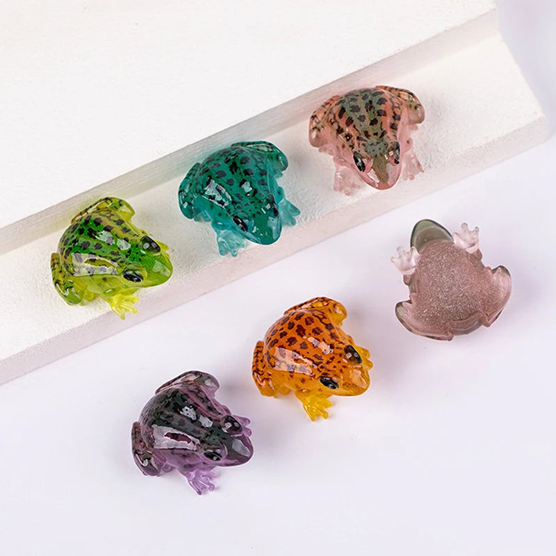 5pcs/lot Luminous Frog Figurines Landscape Gifts Resin Miniature Frogs Glow At Dark Garden Statue Fairy Lawn Ornament Decoration