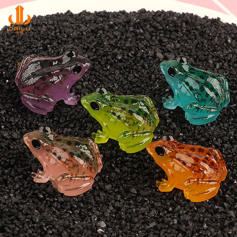 5pcs/lot Luminous Frog Figurines Landscape Gifts Resin Miniature Frogs Glow At Dark Garden Statue Fairy Lawn Ornament Decoration