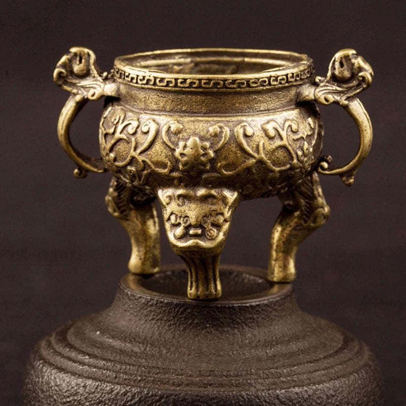 Antique Brass Three Legs Qilin Head Lotus Chinese Ancient Beast Censer Solid Copper Tea Desk Decor Censer Burner Mini Ornaments