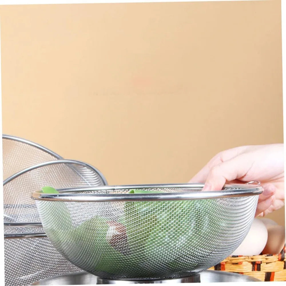 Stainless Steel Strainer Basket Kitchen Drain Basket for Washing Fruits and Vegetables and Easy to Use for Food Preparation and