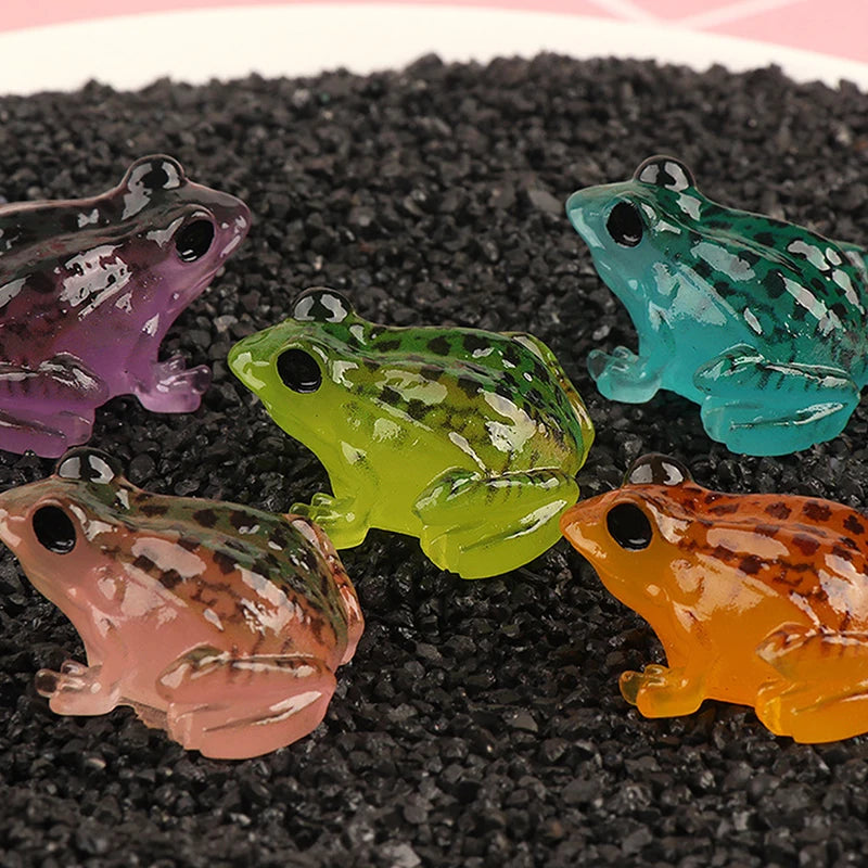 5pcs/lot Luminous Frog Figurines Landscape Gifts Resin Miniature Frogs Glow At Dark Garden Statue Fairy Lawn Ornament Decoration