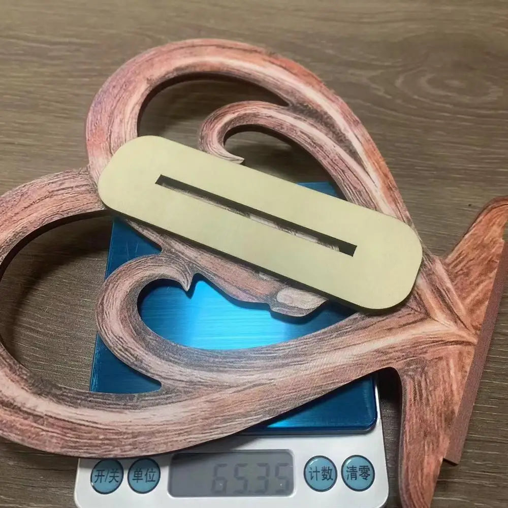 Valentines Day Gift Heart Holding Hands Art Sculpture Desk Decoration Wooden Retro Flat Heart Holding Hands Statue Forever Love