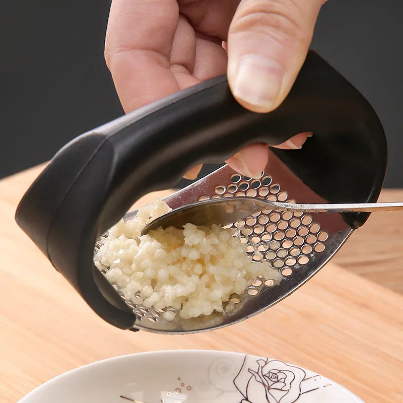Stainless Steel Garlic Press - Manual Mincer for Fresh Paste, Easy Squeeze Design, Dishwasher Safe, Rust-Proof Kitchen Tool (Sil
