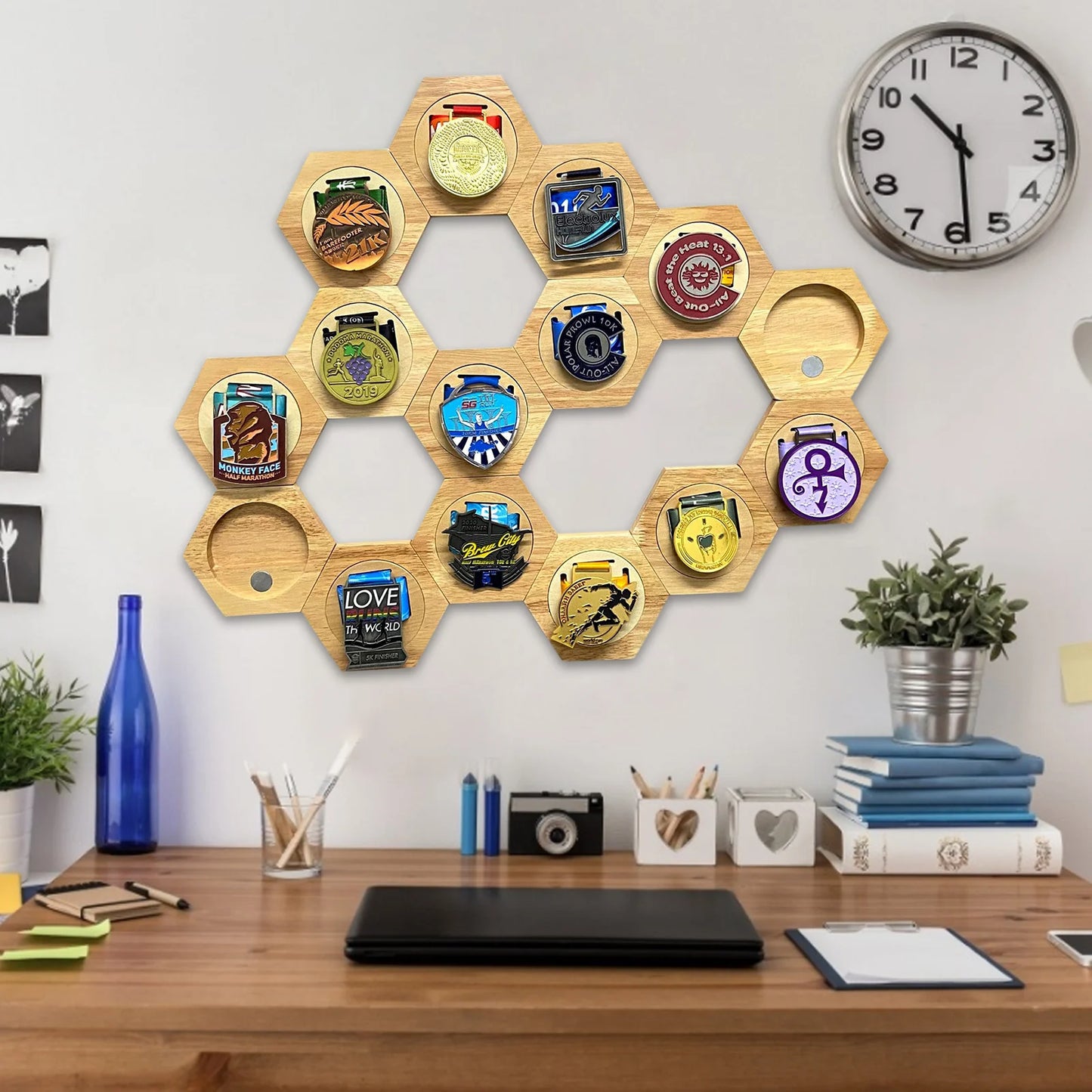 1-10PCS Honeycomb Combination Medal Display Stand Building Block Toys Hexagonal Wood Medal Rack Creative Splicing Wall Decor