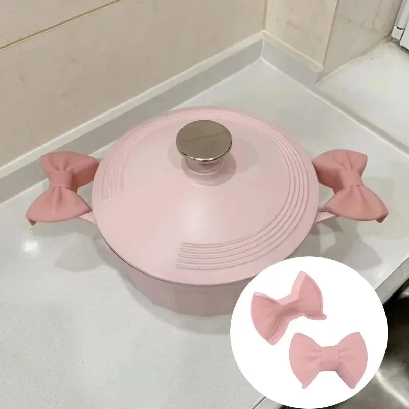 Silicone 2pcs Oven Mitts Creative Bow Shape Oven Gloves Heat Resistant Pot Holders For Cooking Mini Oven Gloves Kitchen Tool Hot