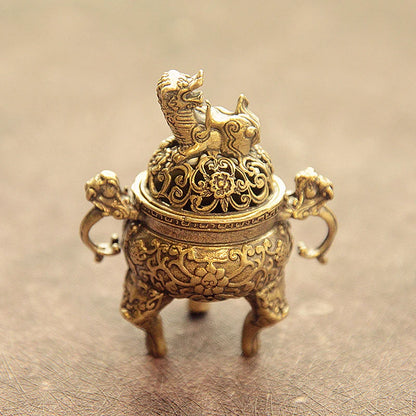 Antique Brass Three Legs Qilin Head Lotus Chinese Ancient Beast Censer Solid Copper Tea Desk Decor Censer Burner Mini Ornaments
