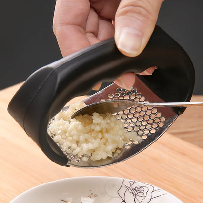 Stainless Steel Garlic Press - Manual Mincer for Fresh Paste, Easy Squeeze Design, Dishwasher Safe, Rust-Proof Kitchen Tool (Sil